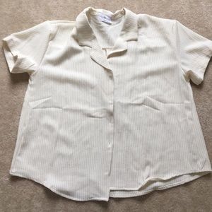 Short sleeve cropped button up